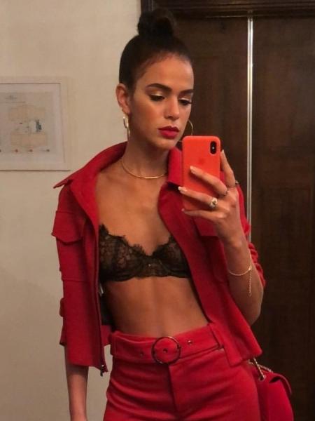 Bruna Marquezine vestiu vermelho e renda para o aniversário de Carol Sampaio - Reprodução/Instagram