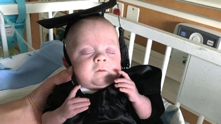 Cullen Porter nasceu com apenas 22 semanas e foi liberado da UTI neonatal após cinco meses de internação - Reprodução/Facebook