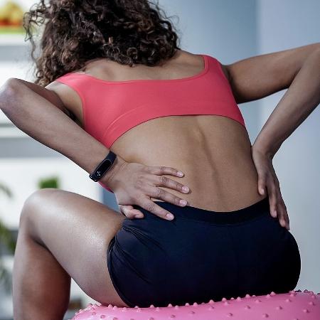 A hérnia de disco provoca dores nas costas e pode comprometer não só a atividade física, como também tarefas do dia a dia - iStock