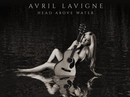 Avril Lavigne na capa do disco "Head Above Water" - Reprodução/Twitter