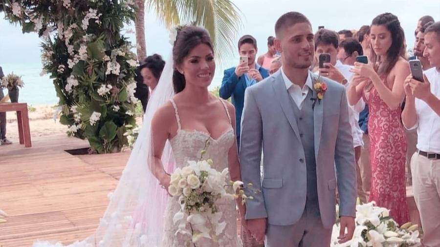 Daniel Rocha e Laíse Leal estavam juntos há quatro anos e escolheram Trancoso para o local do casamento - Reprodução/Instagram/@alessandras_world