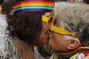 Duplamente discriminados, idosos LGBTs recebem apoio de ONG - 01/10/2019 - UOL Universa