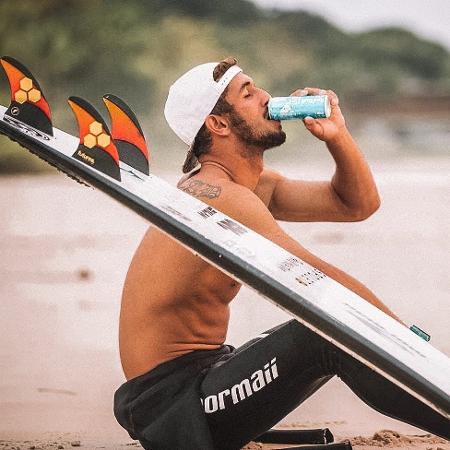 Surfista tenta superar marca de 24,38 m registrada por Rodrigo Koxa em 2017 - Reprodução/Instagram
