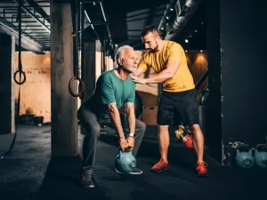 Quer começar crossfit após os 50 anos? Veja cuidados e vantagens