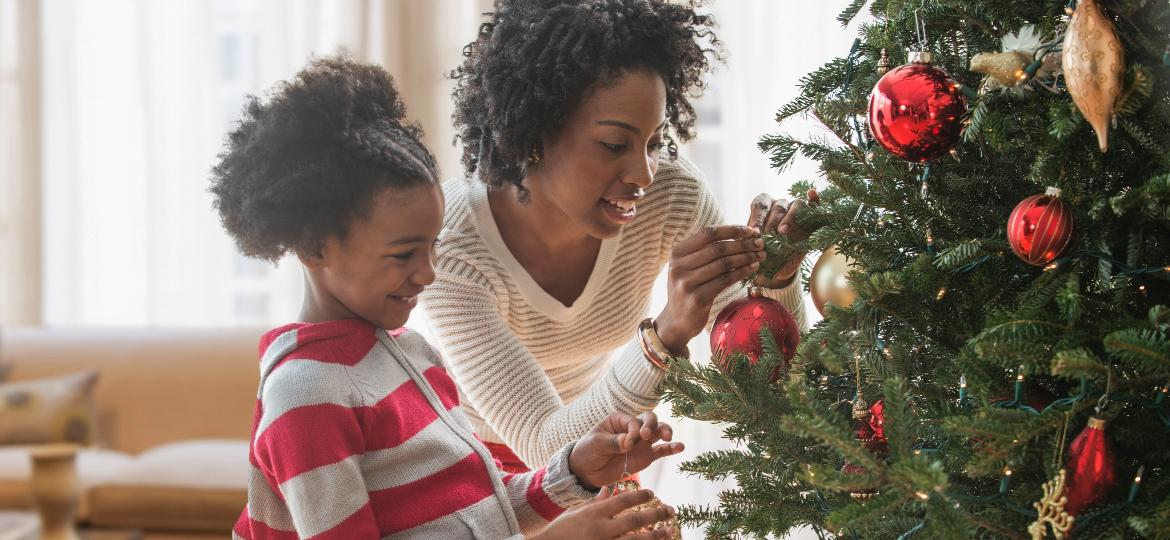 Mães relatam que pais querem descontar presentes da pensão alimentícia dos filhos na época do Natal - Getty Images