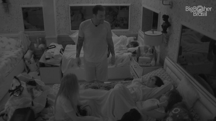 BBB 21: Karol Conká, Nego Di e outros participantes discutiam a etnia de Gilberto - Reprodução/Globoplay - Reprodução/Globoplay