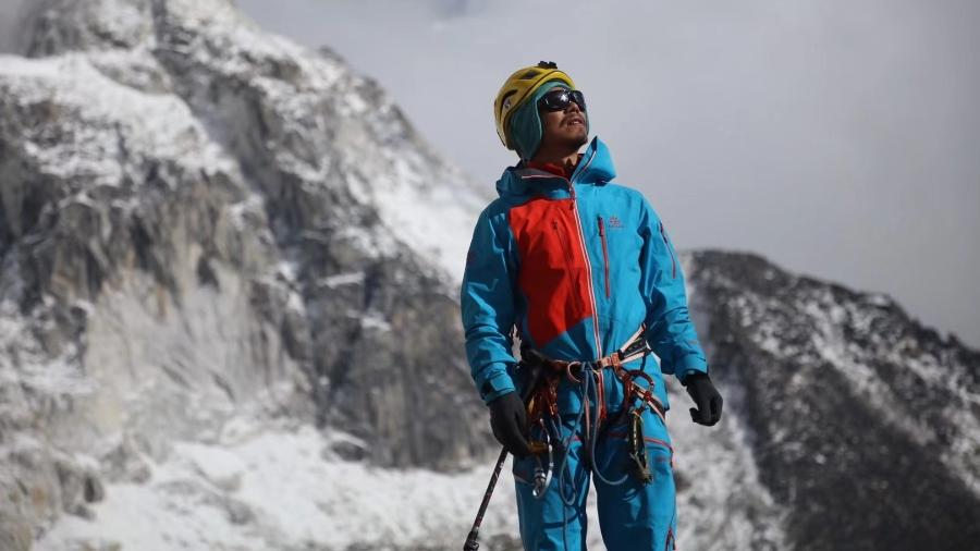 Zhang Hong, primeiro alpinista cego a chegar ao Monte Everest - Reprodução/Twitter