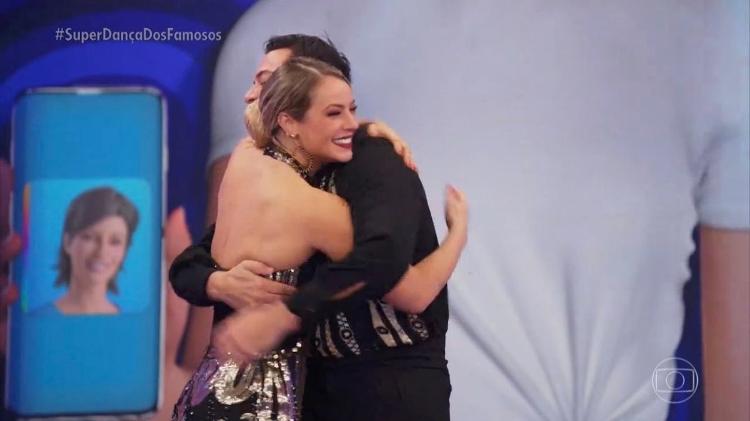 Paolla Oliveira celebra classificação para final da "Super Dança dos Famosos" com Leandro Azevedo - Reprodução/TV Globo - Reprodução/TV Globo