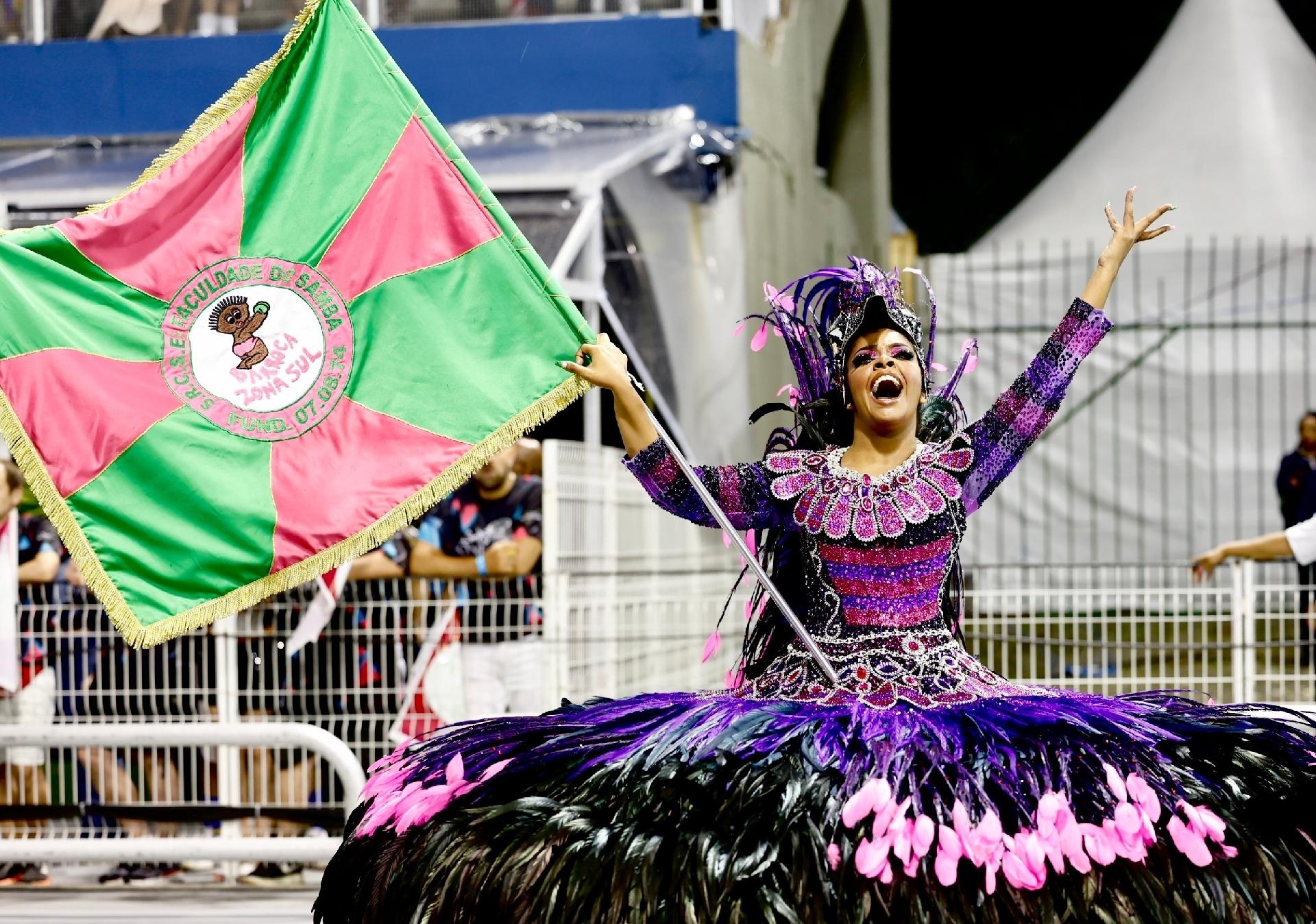Escola apresentou o enredo "Guaicurus!" - Ricardo Matsukawa/UOL
