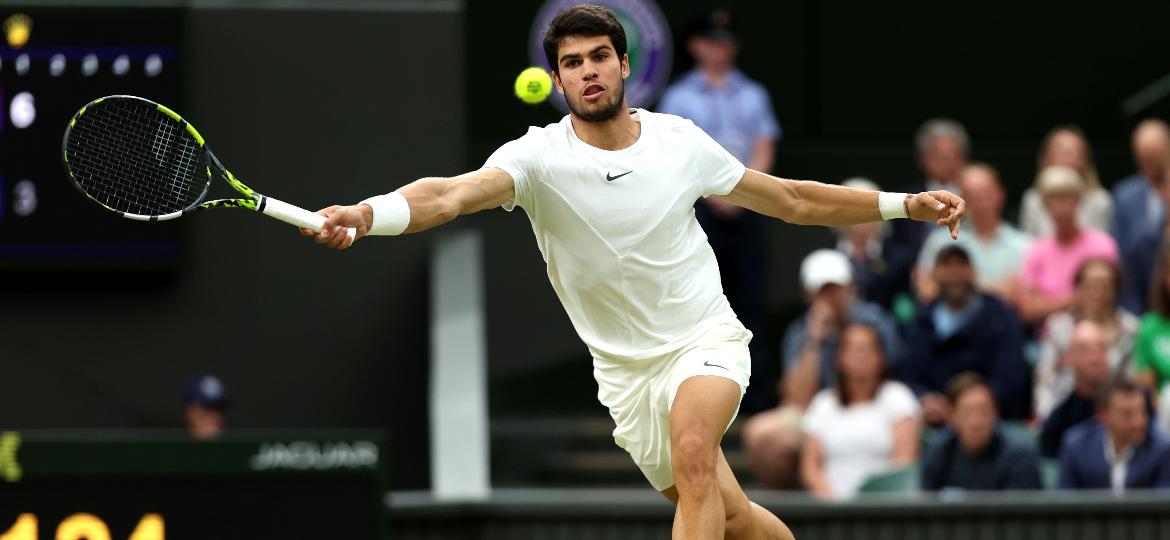 Carlos Alcaraz na semi de Wimbledon: por que só se usa branco no tradicional torneio de tênis? - Clive Brunskill/Getty Images