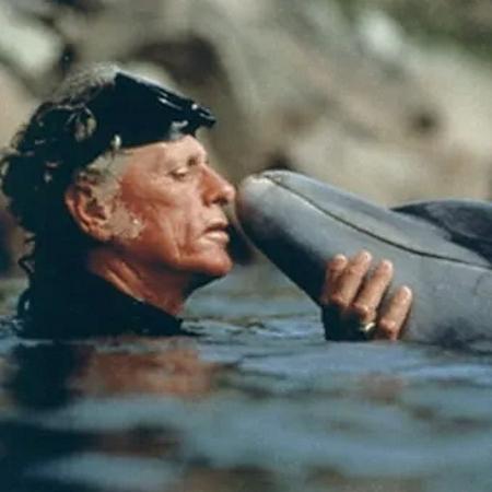 Ric O'Barry capturou e treinou os cinco golfinhos fêmeas que interpretaram Flipper na TV