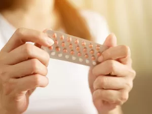 Contraceptivos hormonais aumentam o risco de depressão? 