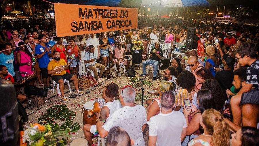 Uma das rodas de samba da Glória, aos domingos