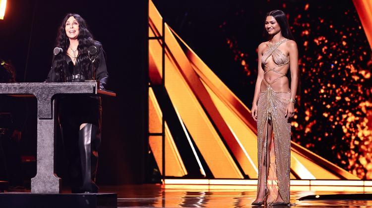 Zendaya foi responsável por apresentar a homenagem a Cher no Hall da Fama do Rock & Roll 2024