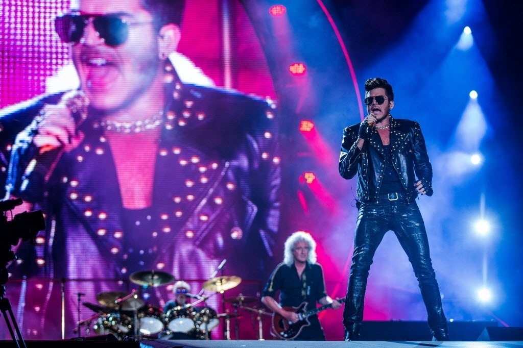 18.set.2015 - Adam Lambert se apresenta com o Queen no Rock in Rio 2015, que marca 30 anos de festival. A edição de 1985 contou com um show antológico da banda britânica - Eduardo Anizelli/Folhapress