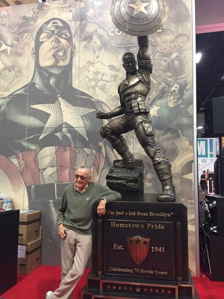 24.jul.2016 - Stan Lee passeia pelo estande da Marvel durante a San Diego Comic-Con 2016 - Felipe Branco Cruz/UOL