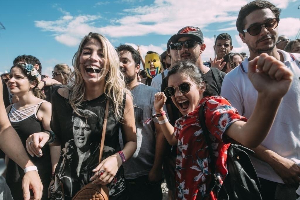 Plateia dança durante show no Lollapalooza Brasil 2017, no Autódromo de Interlagos de São Paulo - Felipe Gabriel/UOL