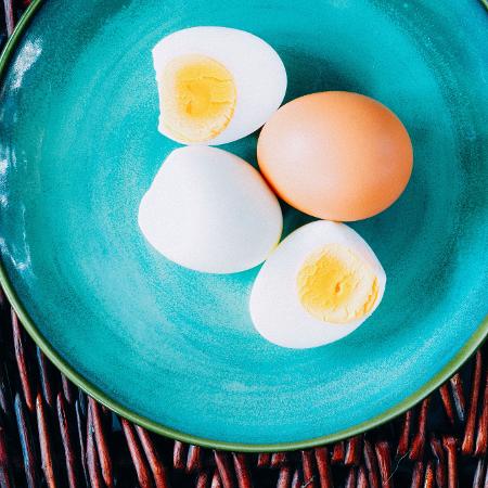 Se sua preocupação é a saúde cardiovascular, antes de cortar o ovo da dieta reveja outros fatores que podem fazer mais mal, como sedentarismo e sobrepeso - Getty Images
