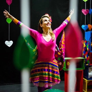 Tânia Khalill caracterizada em cena de "O Mundo é Grande e Pequenino" - Reprodução/Facebook - Reprodução/Facebook