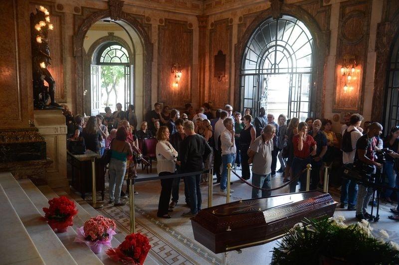 Amigos e admiradores da atriz Tônia Carrero no Theatro Municipal do Rio - Tânia Rêgo/Agência Brasil 