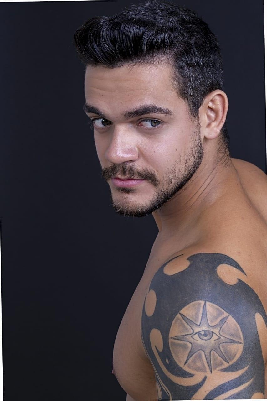 Filho de Carlinhos Aguiar, Caique Aguiar faz primeiro ensaio sensual - Paulo Stempfer