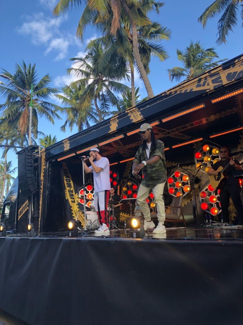 Multidão acompanha show surpresa de Luan Santana na orla de praia de Maceió - Divulgação