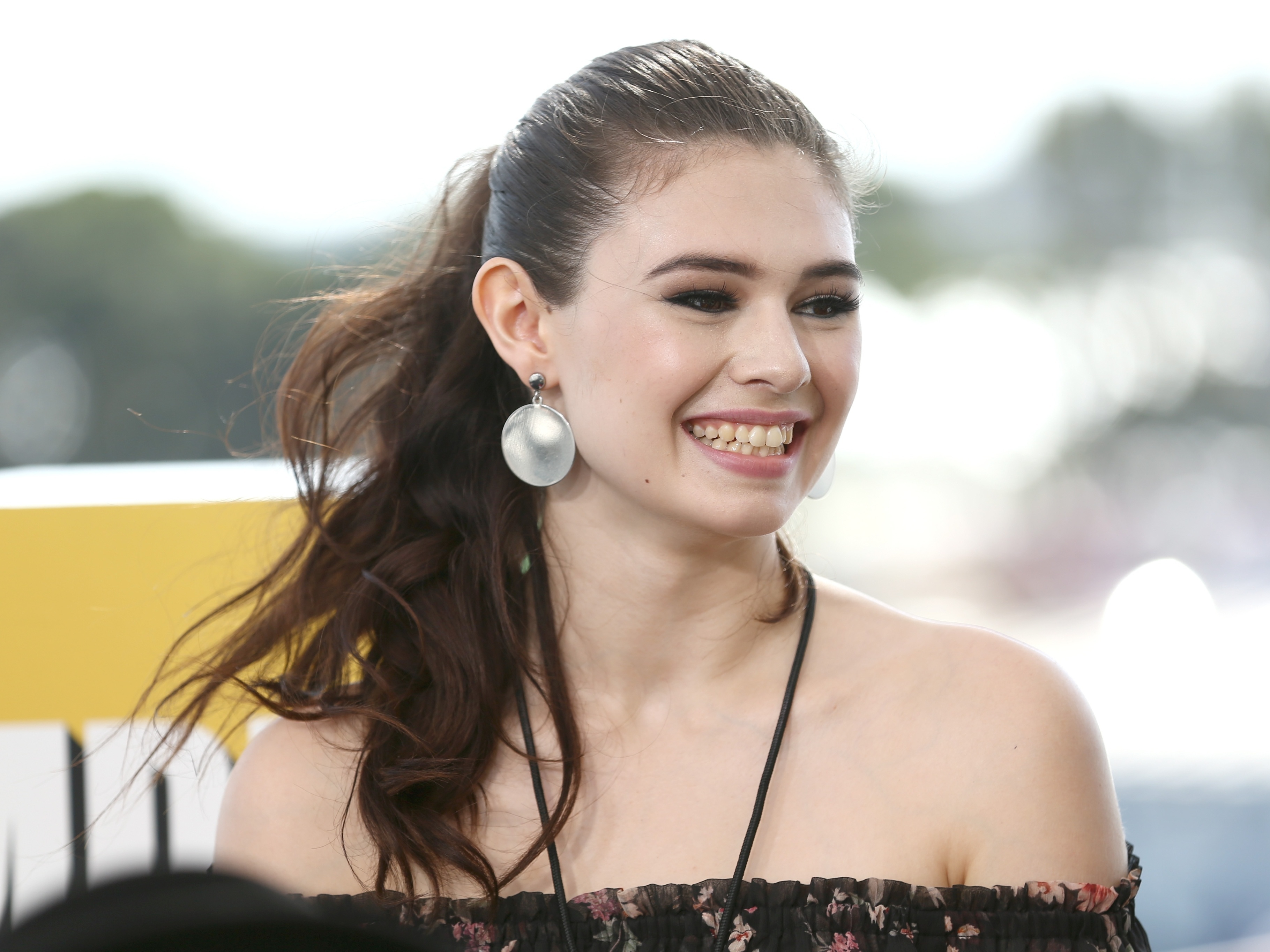 Primeira super-heroína trans da TV, Nicole Maines já lutava por referências  - 24/07/2018 - UOL Entretenimento