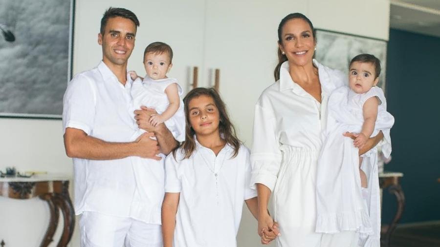 Ivete Sangalo e família batizam as pequenas Helena e Marina - Instagram/IveteSangalo
