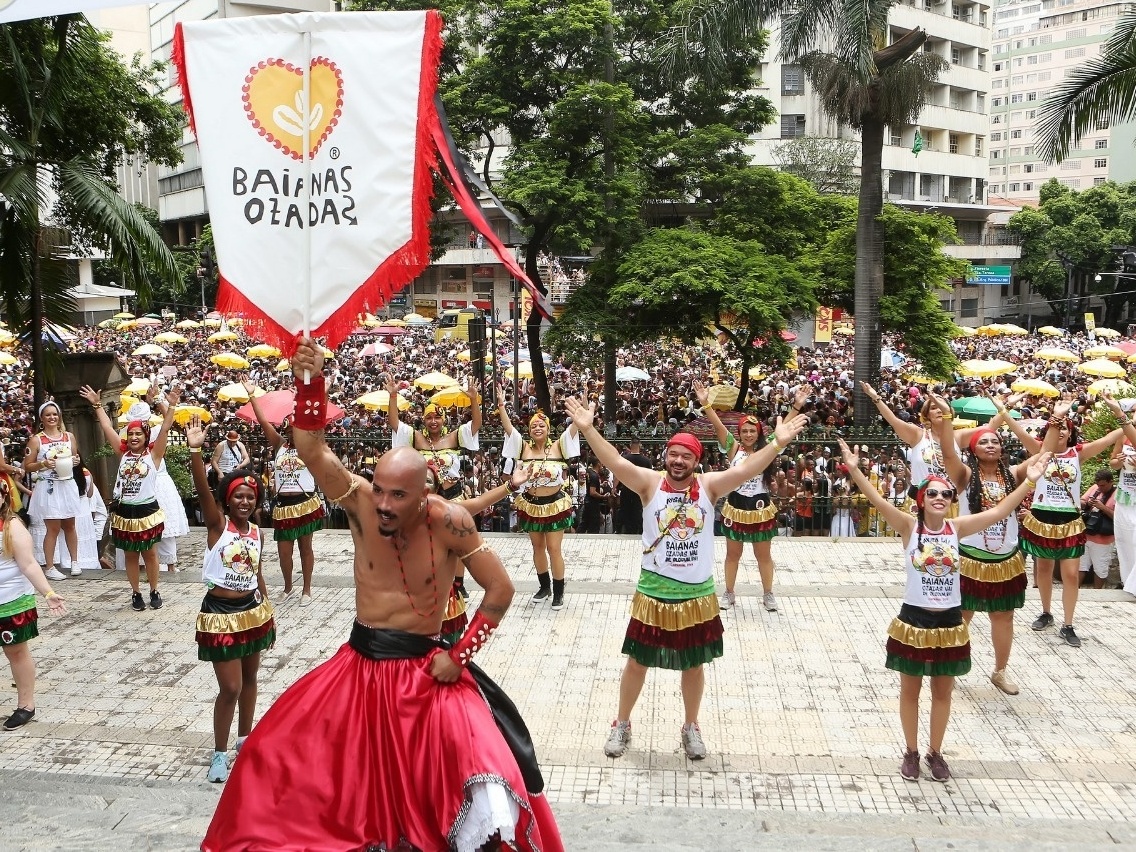 Com multidão no centro de BH, Baianas Ozadas se irrita com troca de trajeto  - Minas Gerais - Carnaval 2019 - CarnaUOL