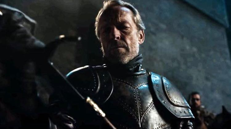Jorah Mormont (Iain Glen) recebe a espada de Samwell Tarly (John Bradley) no último episódio de "Game of Thrones" - Divulgação/IMDb - Divulgação/IMDb