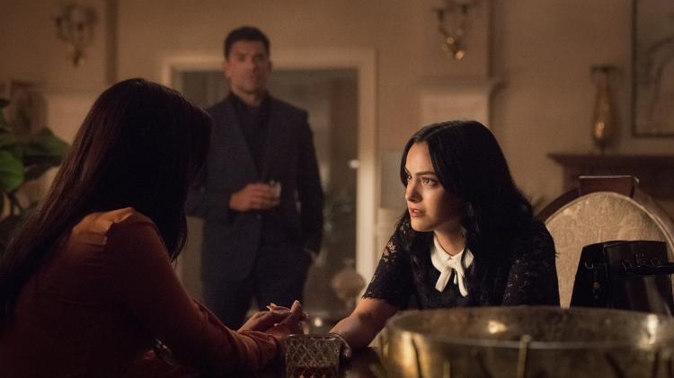 Veronica com os pais na quarta temporada de Riverdale - Divulgação - Divulgação