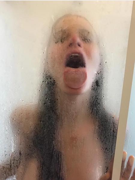 Ana Cañas posta foto no chuveiro de casa - Reprodução/ Instagram
