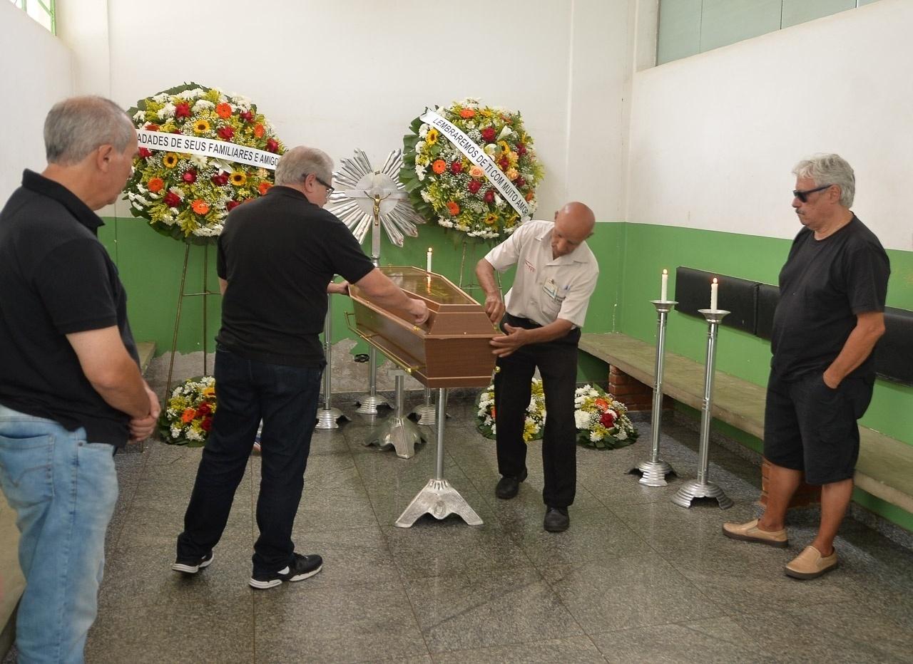 Caixão de Zilda Cardoso é fechado - Francisco Cepeda/AgNews