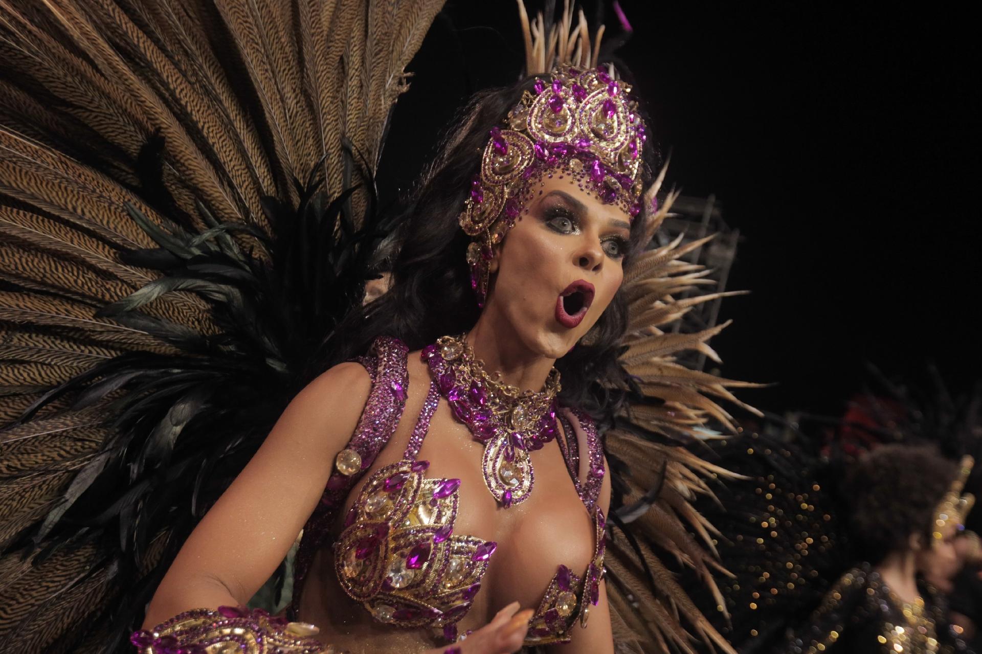 A estreia de Renata Spacilli à frente da bateria - Ricardo Matsukawa/UOL