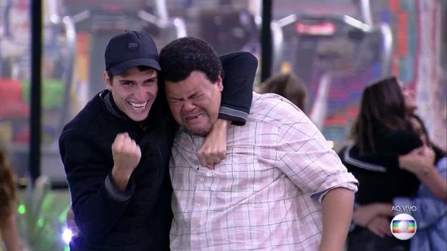 Felipe Prior e Babu se abraçam - Reprodução/TV Globo