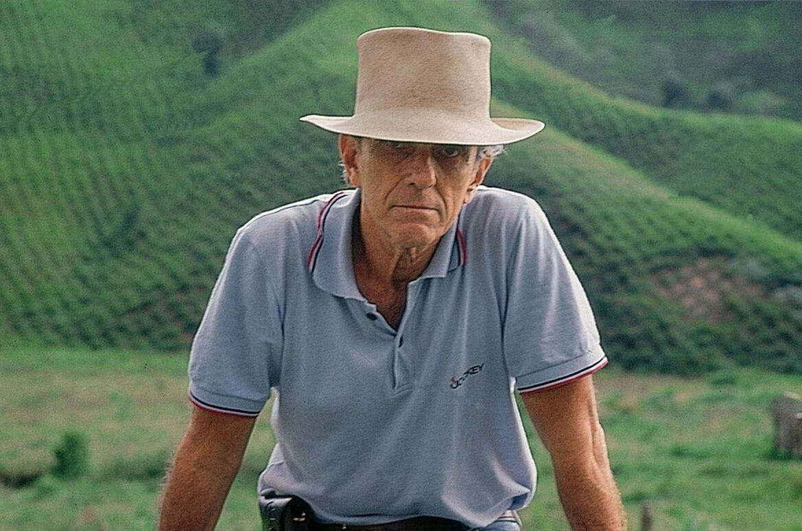 Escritor Rubem Fonseca de chapéu. [FSP-Ilustrada-11.08.95]*** NÃO UTILIZAR SEM ANTES CHECAR CRÉDITO E LEGENDA*** - Zeca Fonseca/Folha Imagem