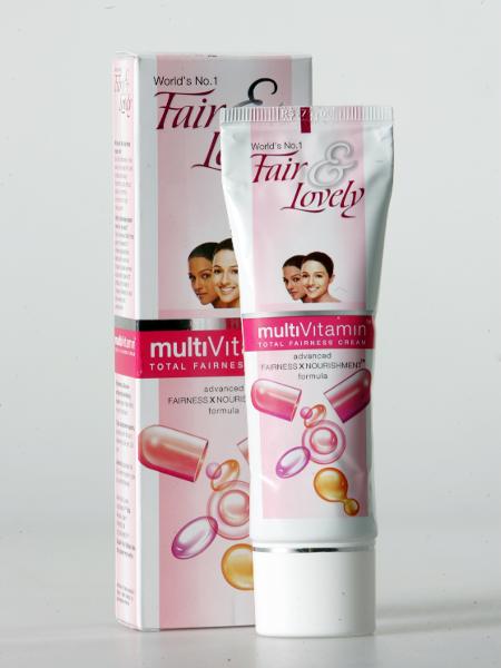 A embalagem do produto "Fair & Lovely", da Unilever, um dos pivôs da revolta contra clareadores de pele na Ásia - Peter Power/Toronto Star via Getty Images