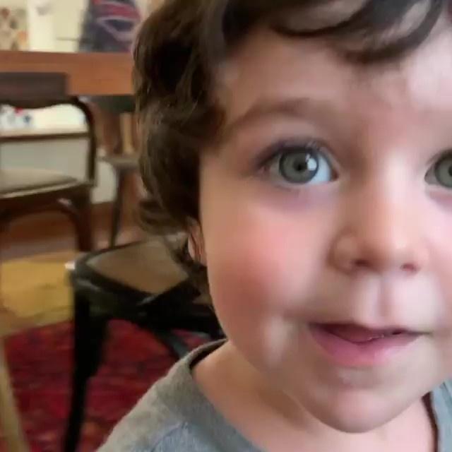 Alexandre Nero mostrou vídeo do filho nas redes sociais