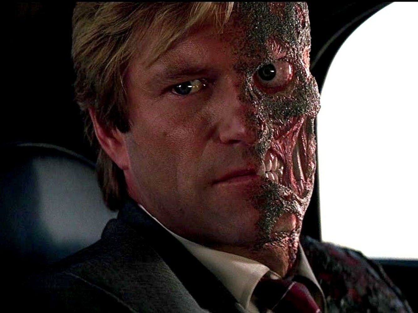 Harvey Dent Two-Face - Aaron Eckhart