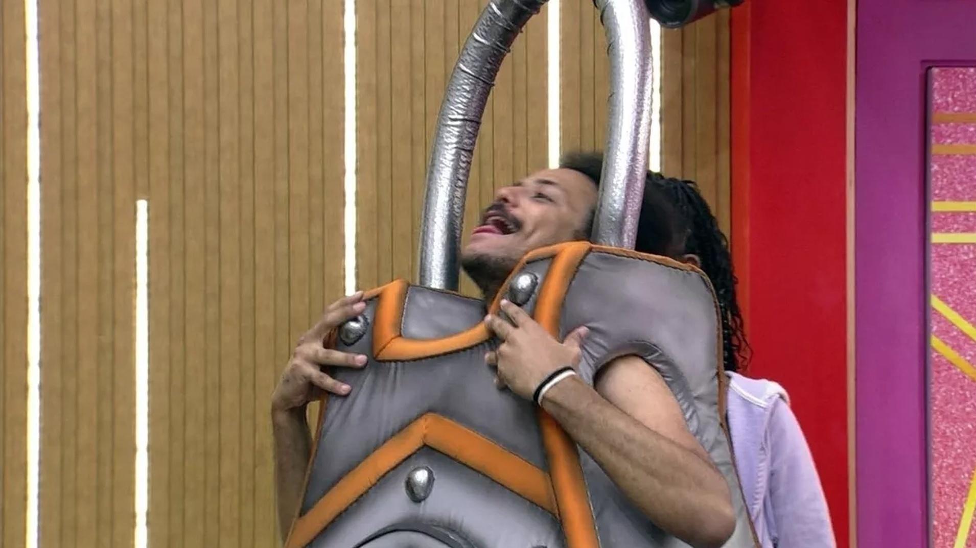 BBB 21: Sarah and João fulfill the punishment of the monster - Playback / Globoplay