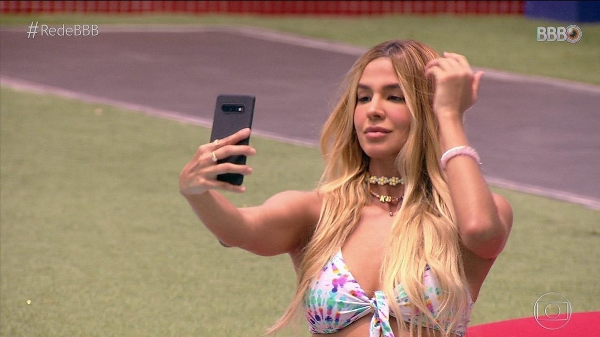 BBB 21: Kerline indo pra piscina - Reprodução/Globoplay