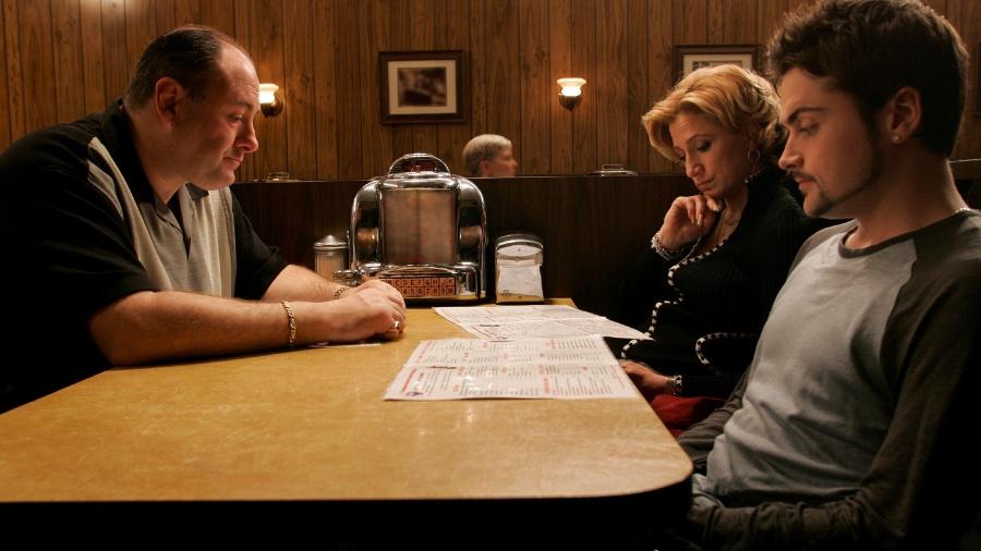 Será possível conhecer e tirar fotos junto à mesa do restaurante em que Tony (James Gandolfini) aparece na última cena da série - Reprodução