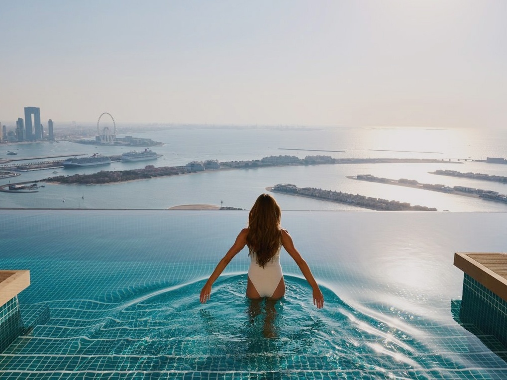 Esta piscina não tem água, tem 360 mil bolas!