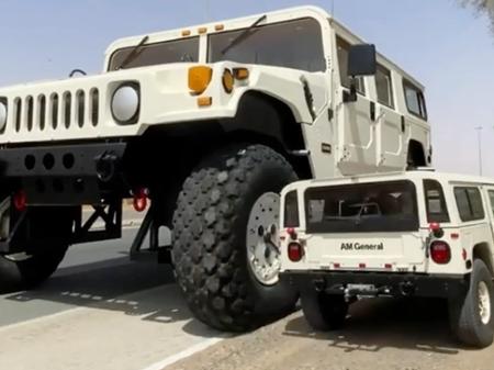 Maior Jeep Willys do mundo com 6m de altura