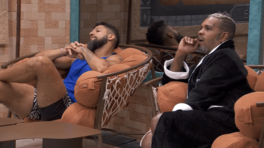 BBB 24: Rodriguinho conversa com brothers sobre o jogo de Yasmin Brunet e Wanessa Camargo