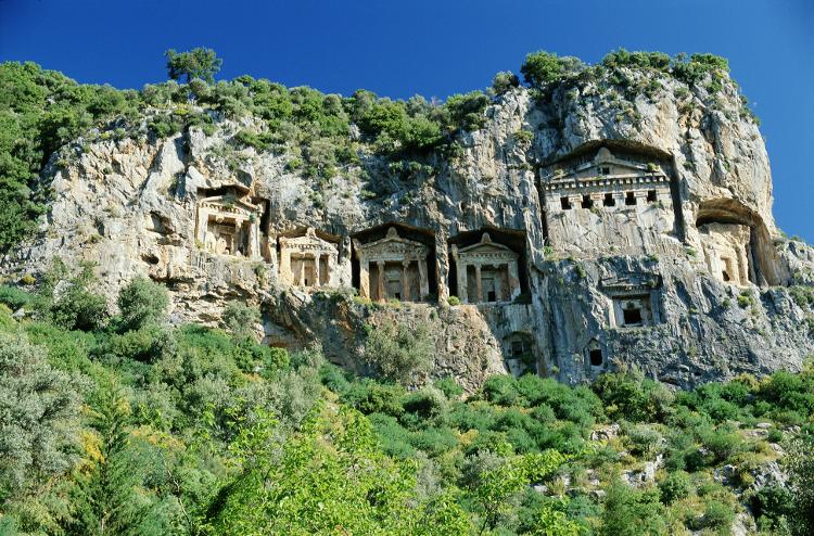 Túmulos Lícios em Dalyan Túmulos Lícios em Dalyan