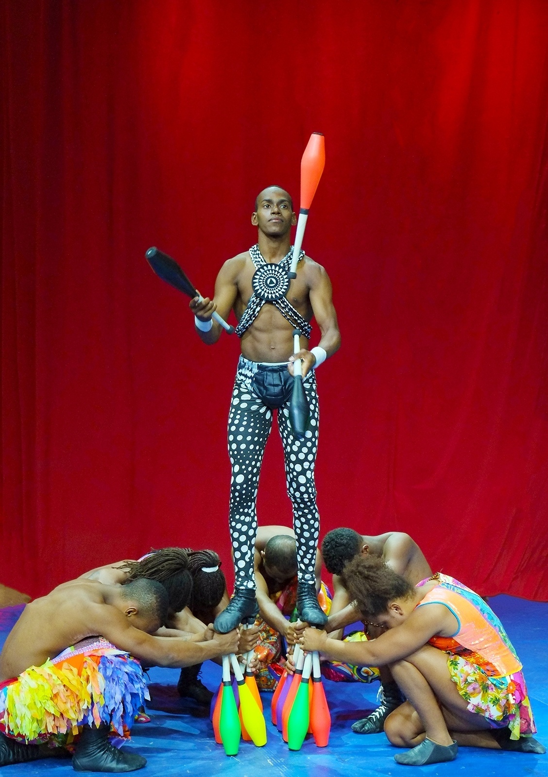 Companhia circense do AfroReggae, Afro Circo apresenta espetáculo "Gênesis, o Mix da Criação" no Rio - Guga Melgar