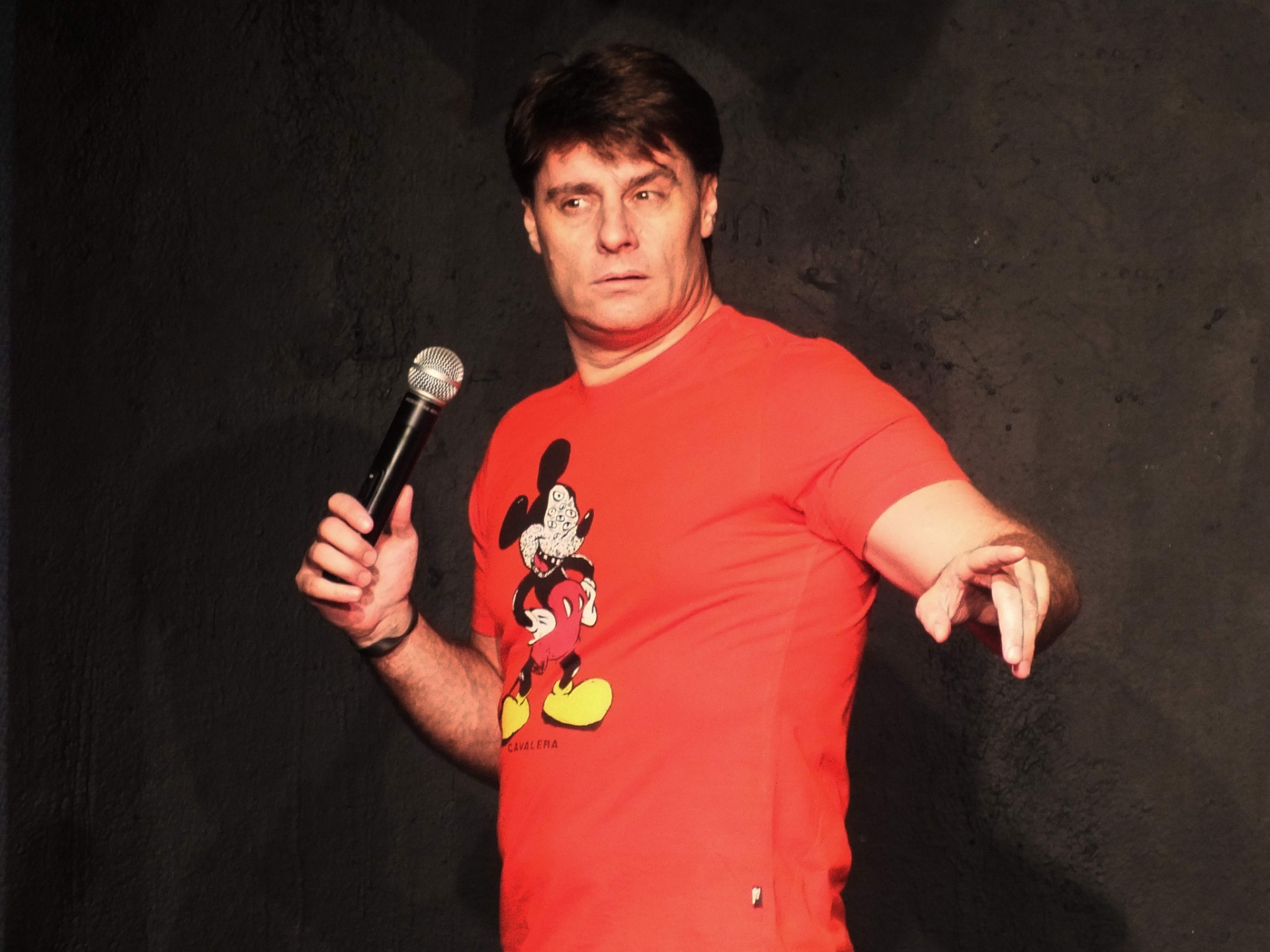 Renato Scarpin apresenta seu solo de humor "Engolindo Sapo pra um dia comer Perereca" - Divulgação