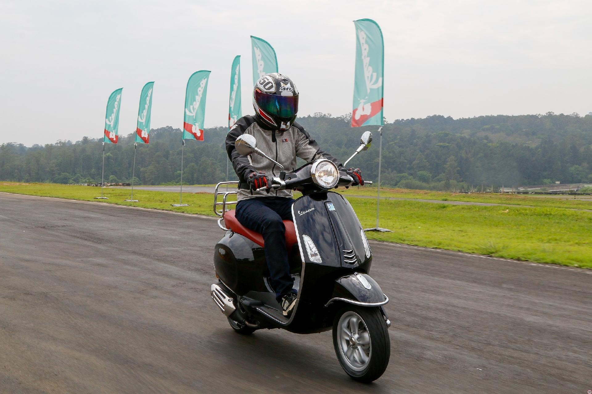 Vespa Primavera 150 - Luciano Sampafotos