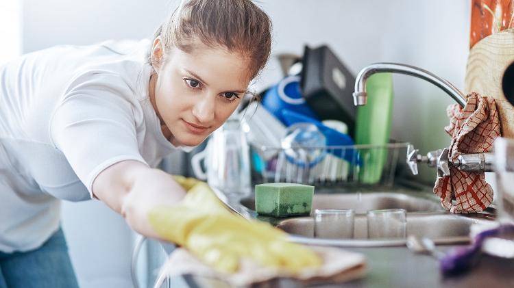 Lavar a louça - iStock - iStock